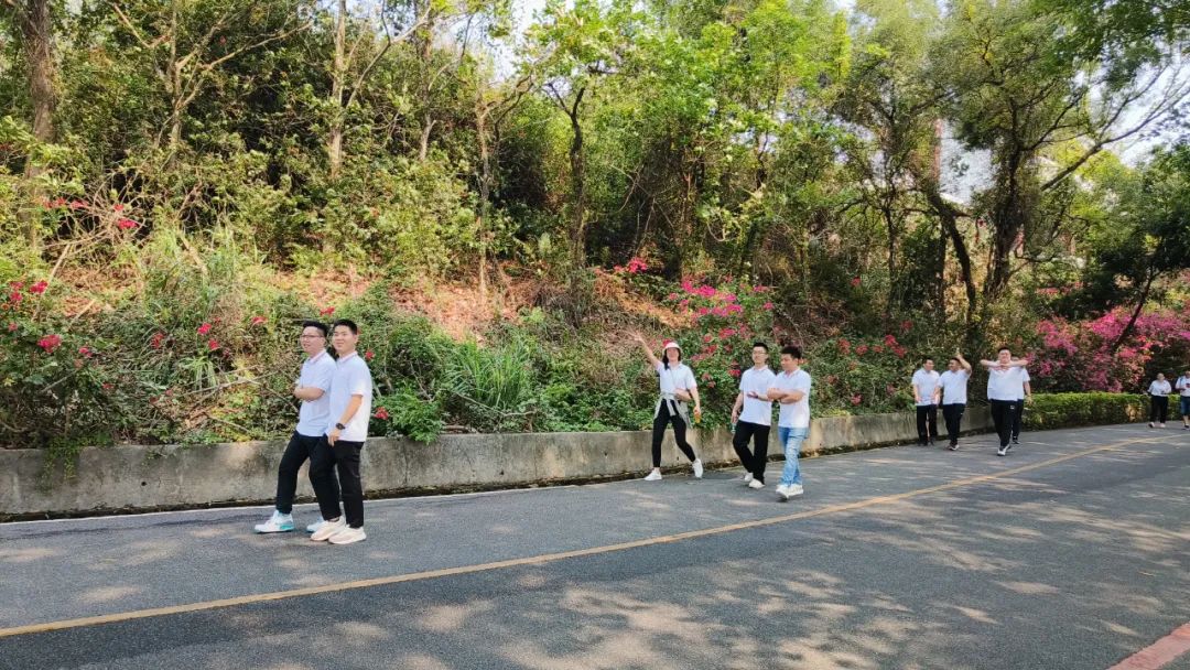 覽紅花湖美景，鑄藍(lán)柯路精神